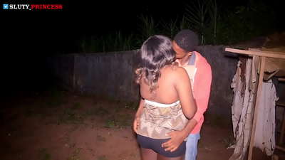 Вулічны раман і гарачы сэкс з пухлай дзяўчынай з клуба